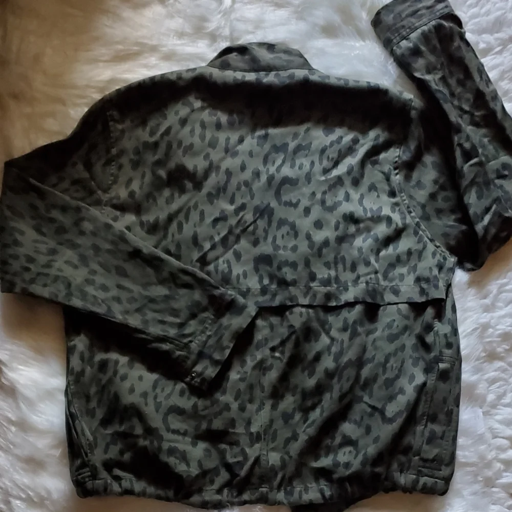 Cheetah 🐆 Utility Jacket - Picture 4 of 8